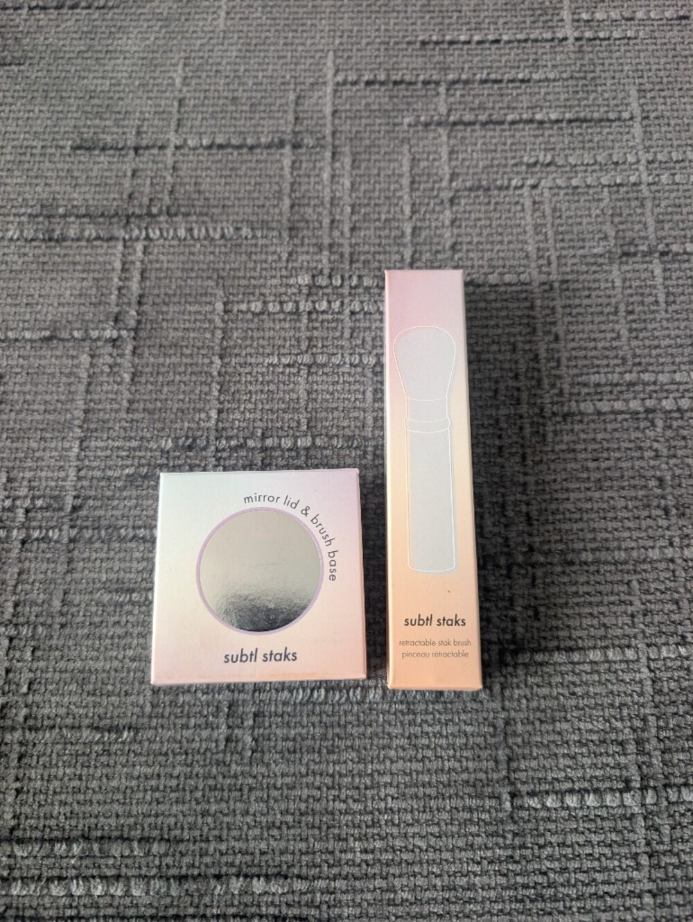 Subtl Staks Pink Gradient Mirror Lid & Brush Base - Compact Makeup Accessory